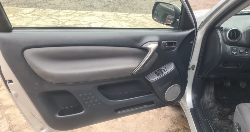 Toyota RAV4 cena 26900 przebieg: 219000, rok produkcji 2004 z Kłecko małe 191